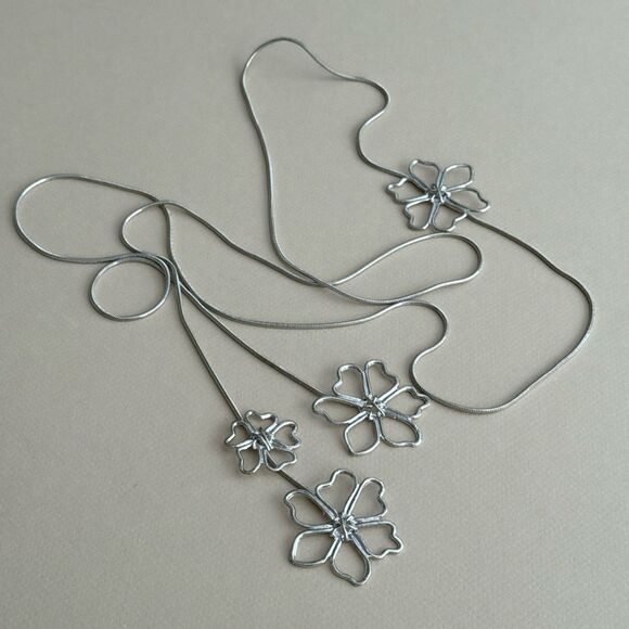 Elegant Silver Flower Necklace S1206 - Picture 4 of 5
